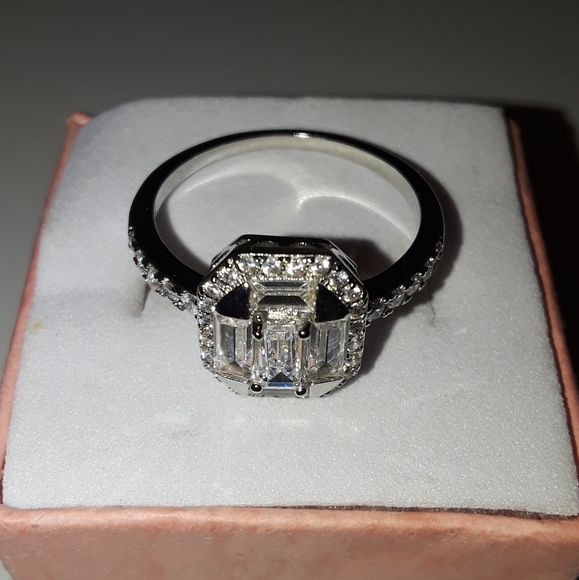Sterling silver white sapphire ring size 8 - Picture 5 of 6